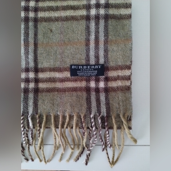 Burberry Scarf 100% Cashmere - Picture 3 of 8